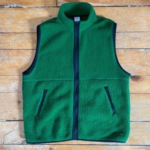 Kelly green aritzia fleece vest